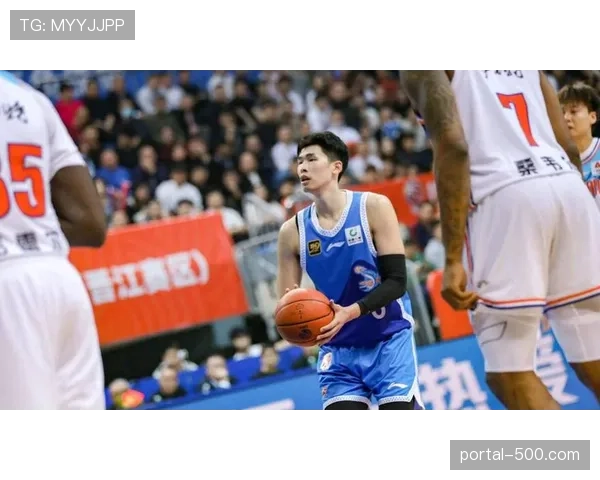 邹阳25分10篮板福建锋线 对阵北京展现全面进攻能力 邹阳25分10篮板福建锋线 对阵北京展现全面进攻能力